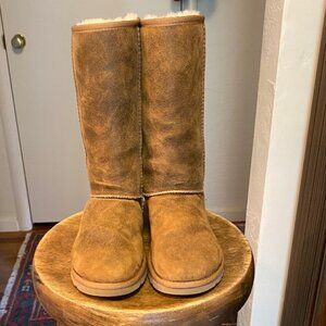 Women's size 6 Shearling Ugg Boots in New Condition